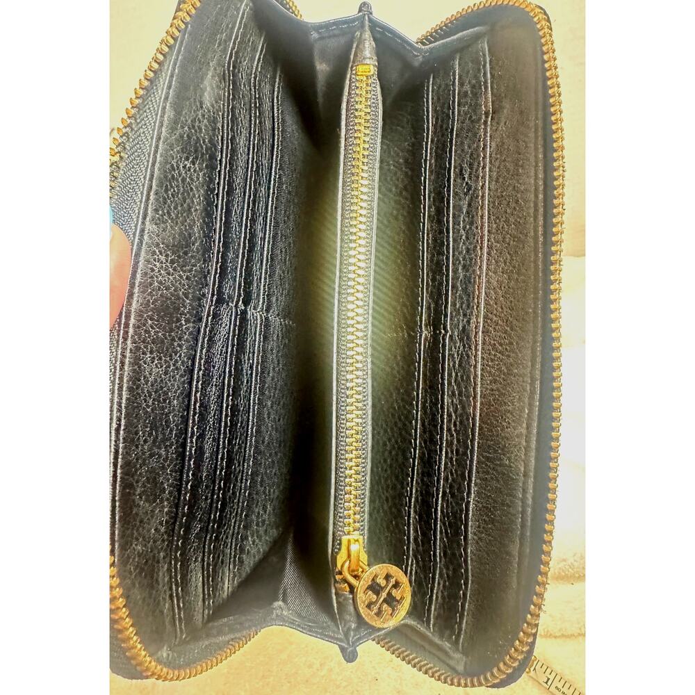 Tory Burch Black Leather Zip Around Wallet - Picture 3 of 5